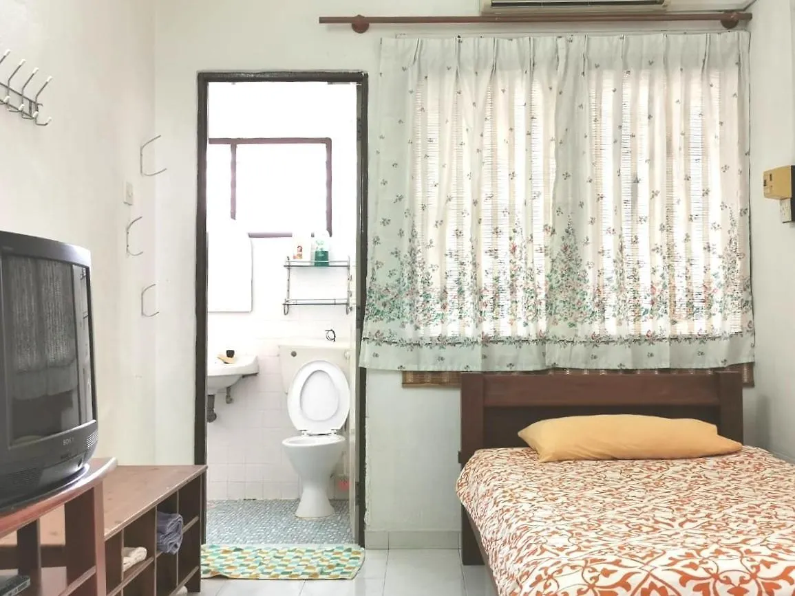 Cheerful 4-Bedrooms Residents Home Ipoh 0*,